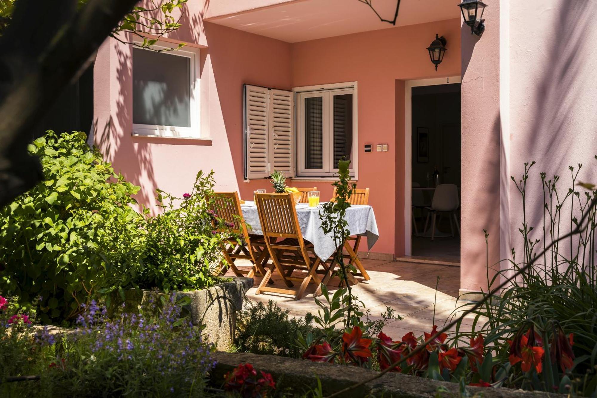 Apartments Laura Mali Losinj Ngoại thất bức ảnh